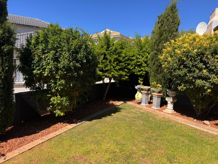 4 Bedroom Property for Sale in Hartenbos Heuwels Western Cape